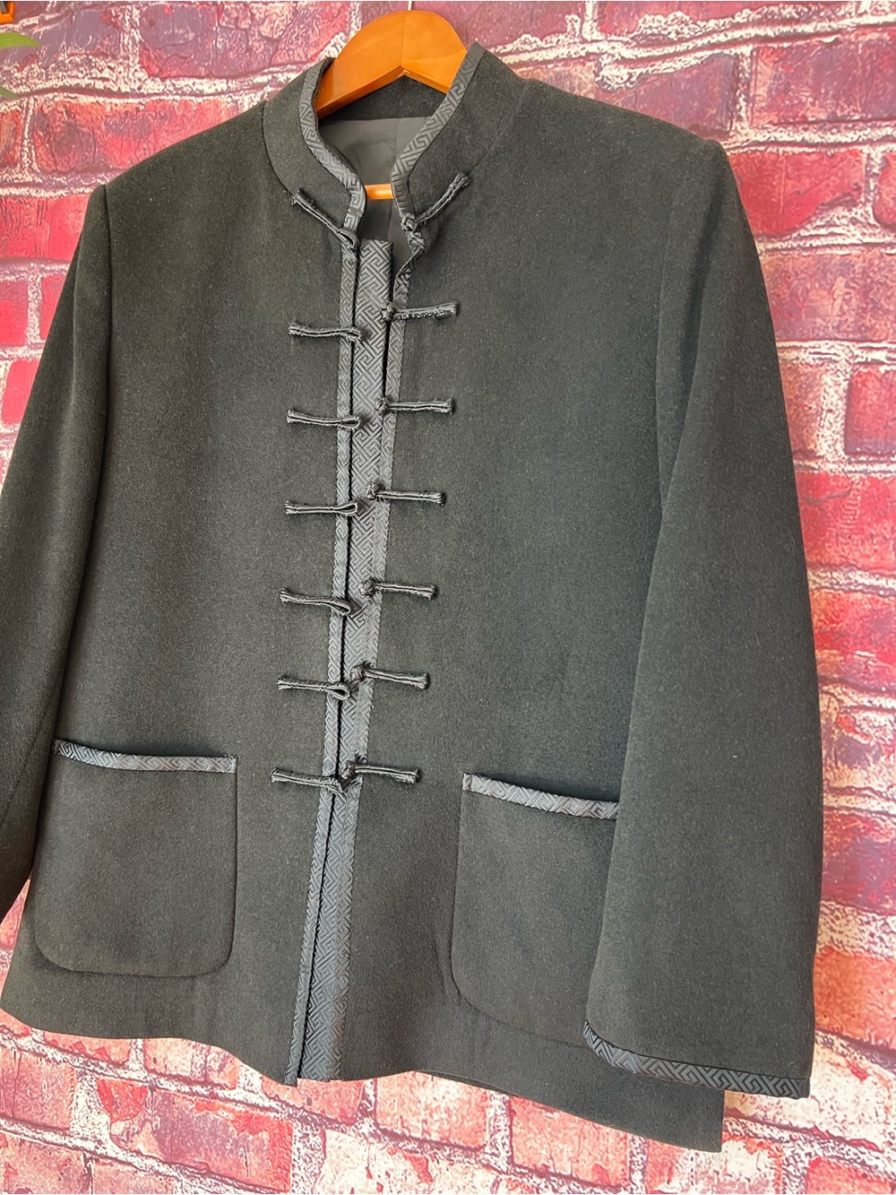 Traditional Chinese Tangzhuang (Tang Suit) Jacket - Heavyweight - Picture 3 of 8
